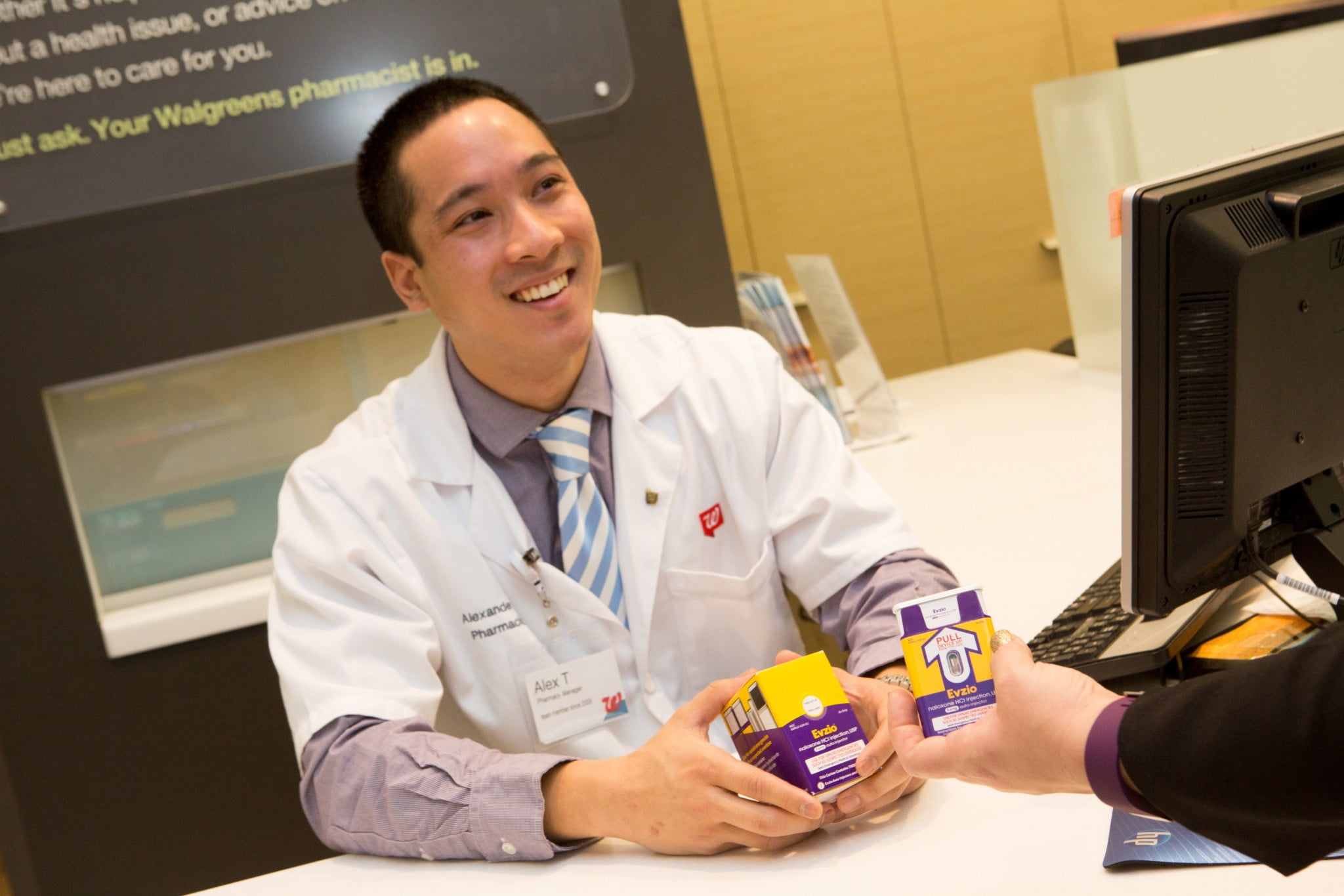 Walgreens pharmacist with naloxone