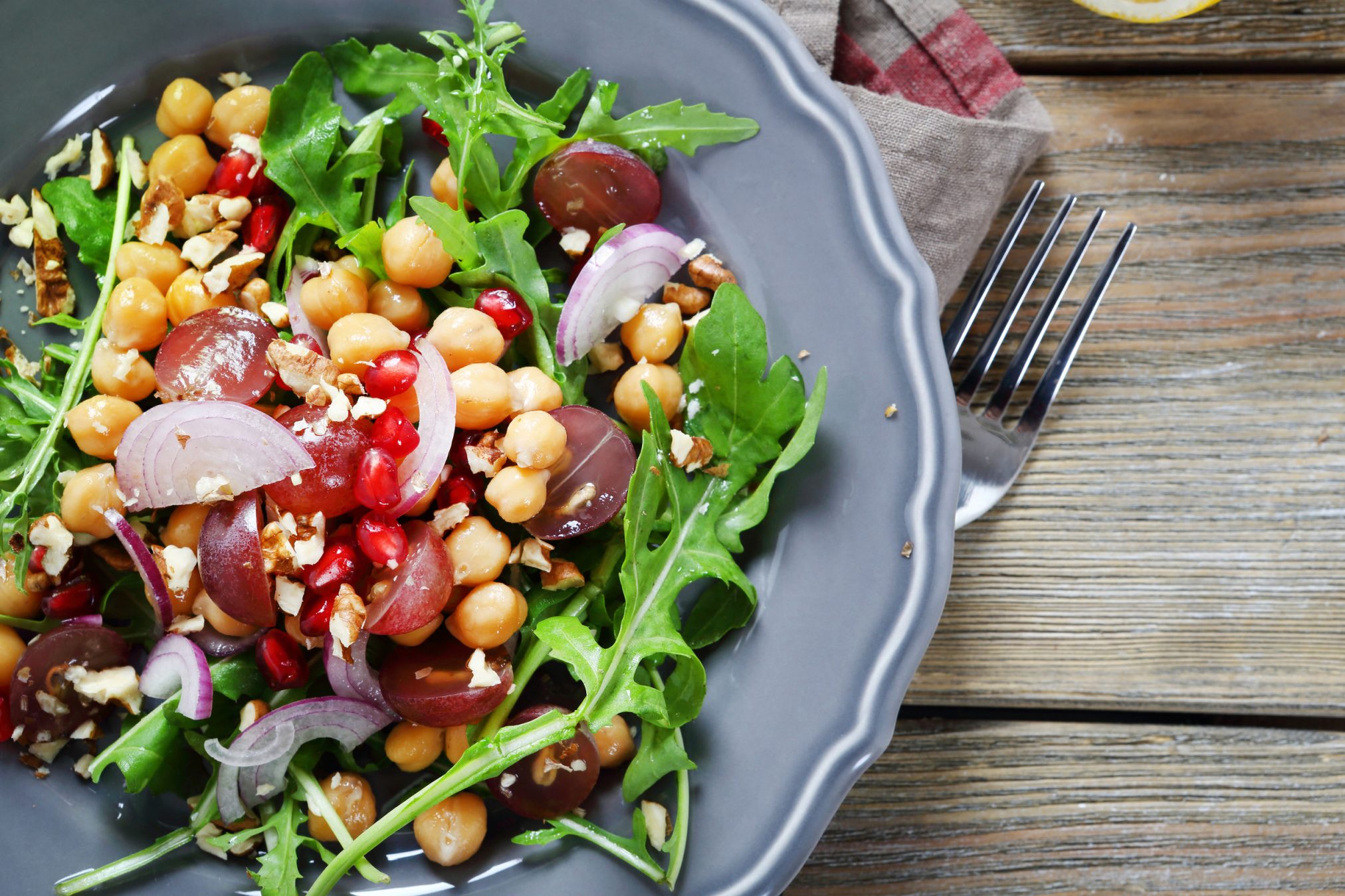 salad with chickpeas and nuts