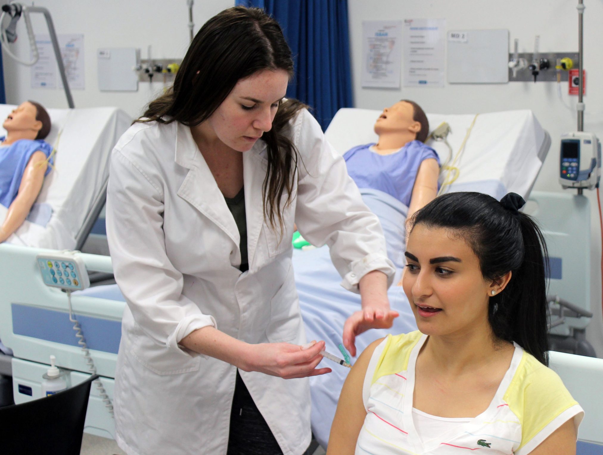 latrobe pharmacy students practicing immunisation