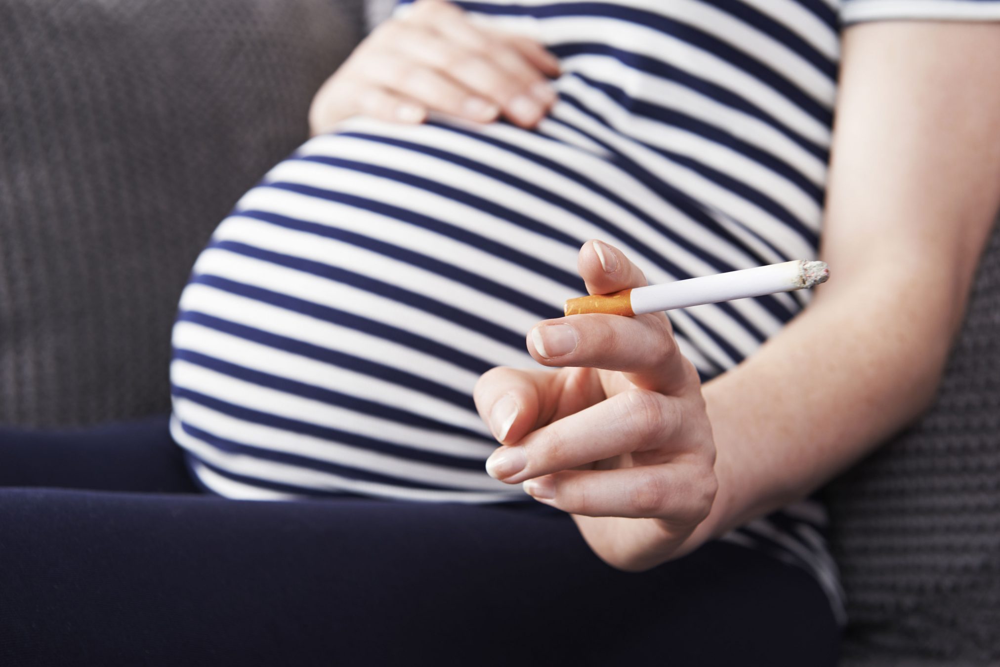 pregnancy smoking pregnant cigarette