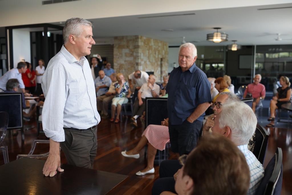Michael McCormack talks to locals in Bonny Hills. Image: Michael McCormack via Twitter