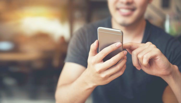 manwithsmartphone