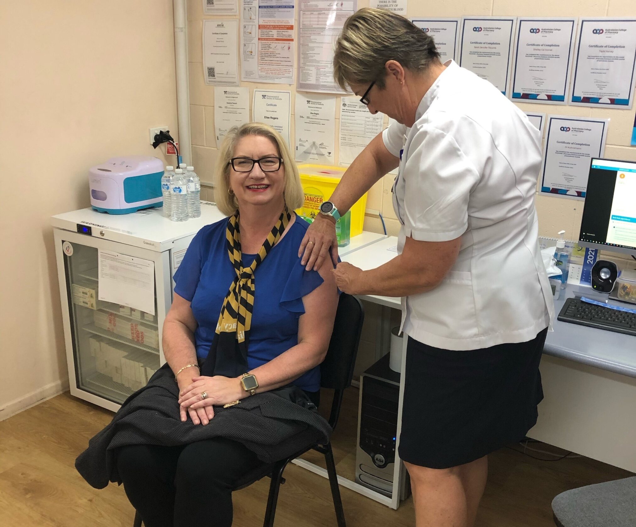 Sue Pocock vaccinates the Guild’s Suzanne Greenwood.