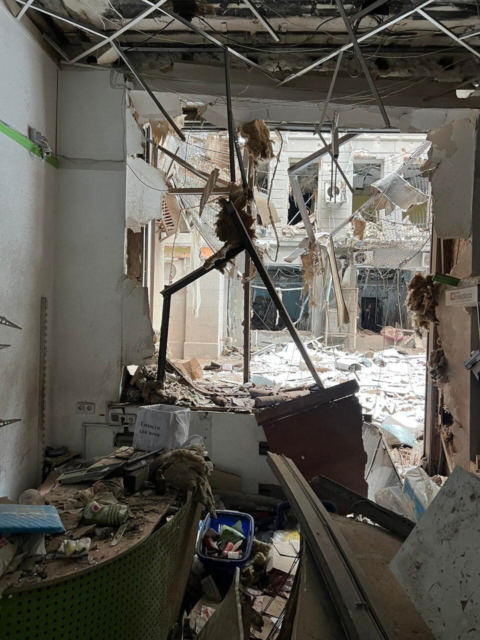 Damage to a 911 Drugstore in Kharkiv, Ukraine. Image Arthur Kharytonov via Twitter.